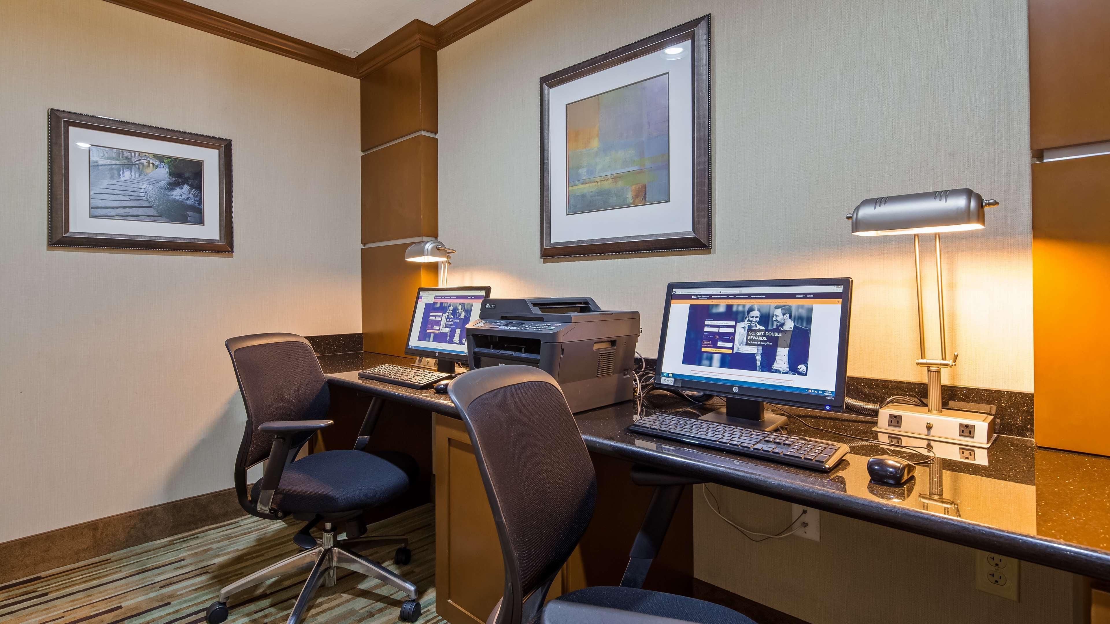 Best Western Plus Atrium Inn Schertz Exterior photo